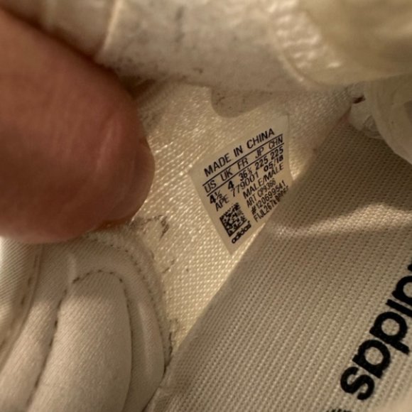 adidas Yeezy Boost 350 V2 Cream/Triple White - Picture 8 of 11